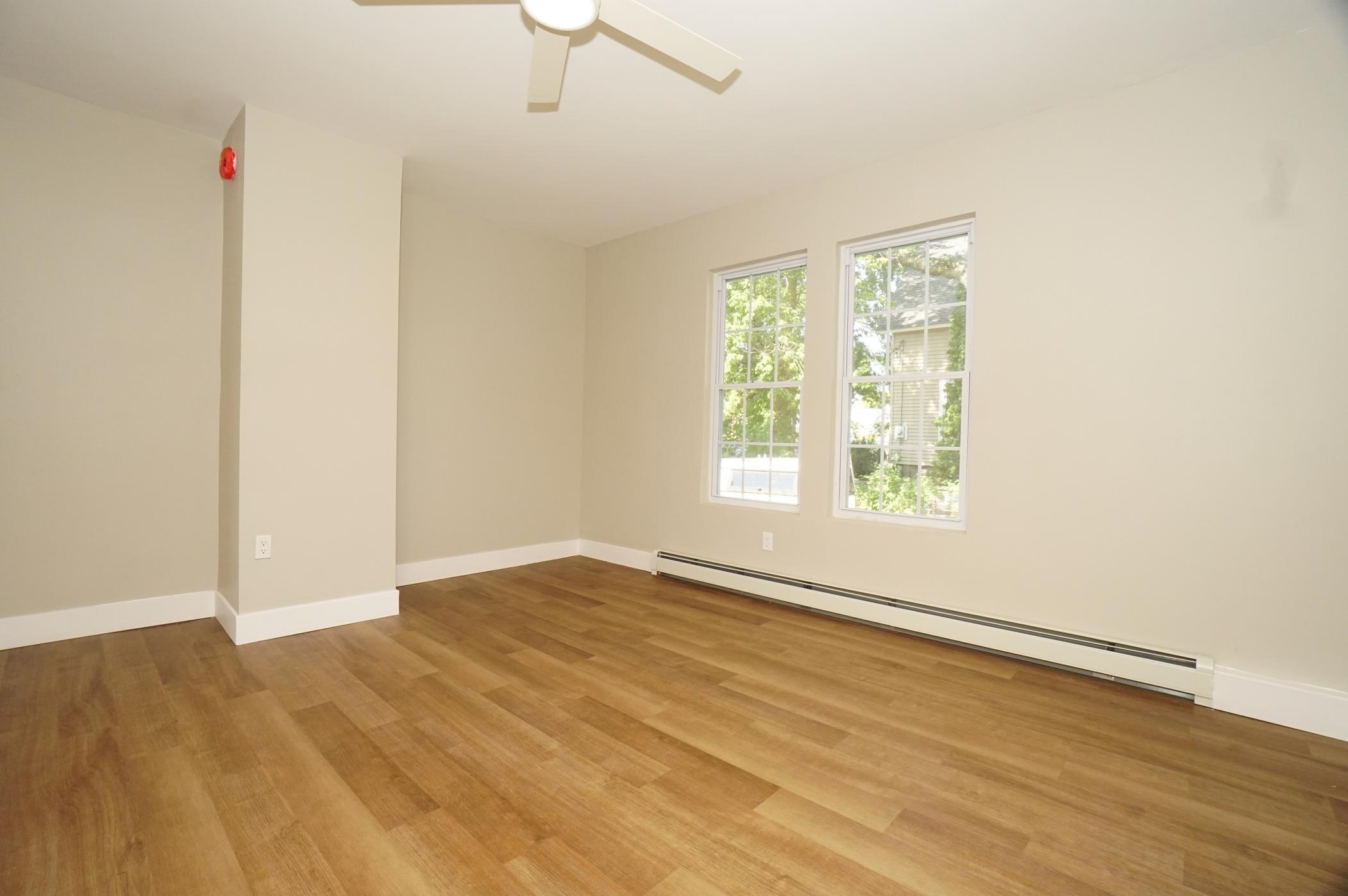 11 Elm St, Manchester NH 03103-7241 exterior