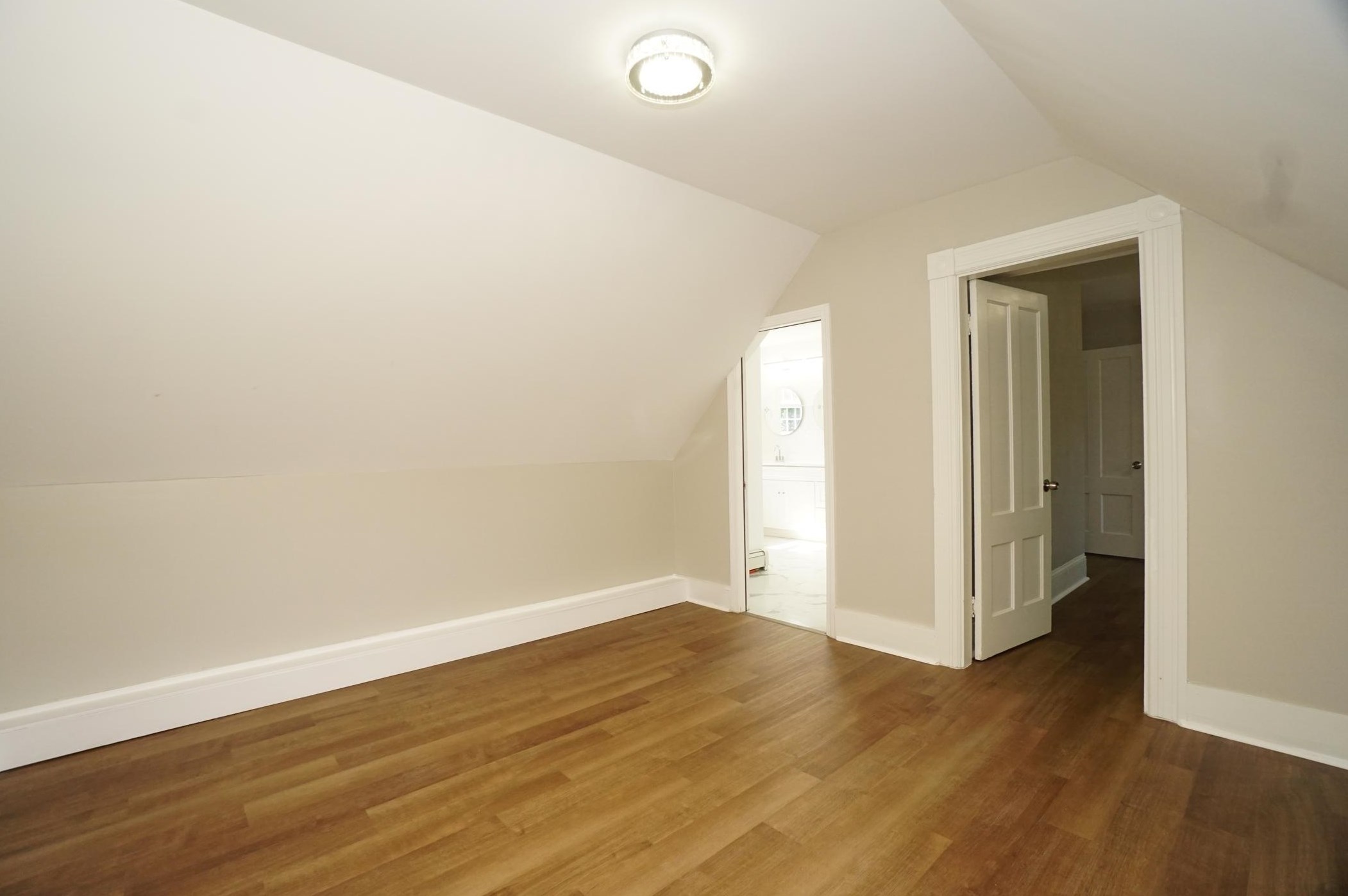 11 Elm St, Manchester NH 03103-7241 exterior