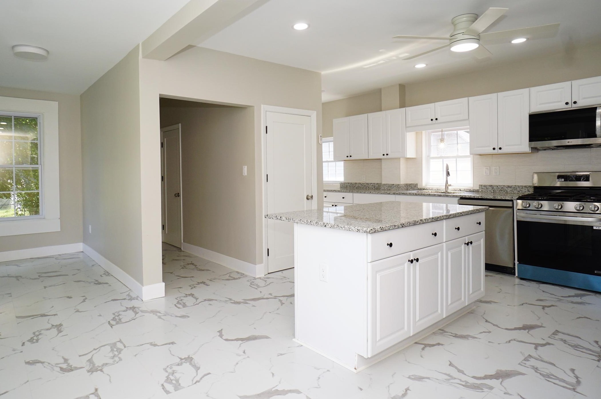 11 Elm St, Manchester NH 03103-7241 exterior