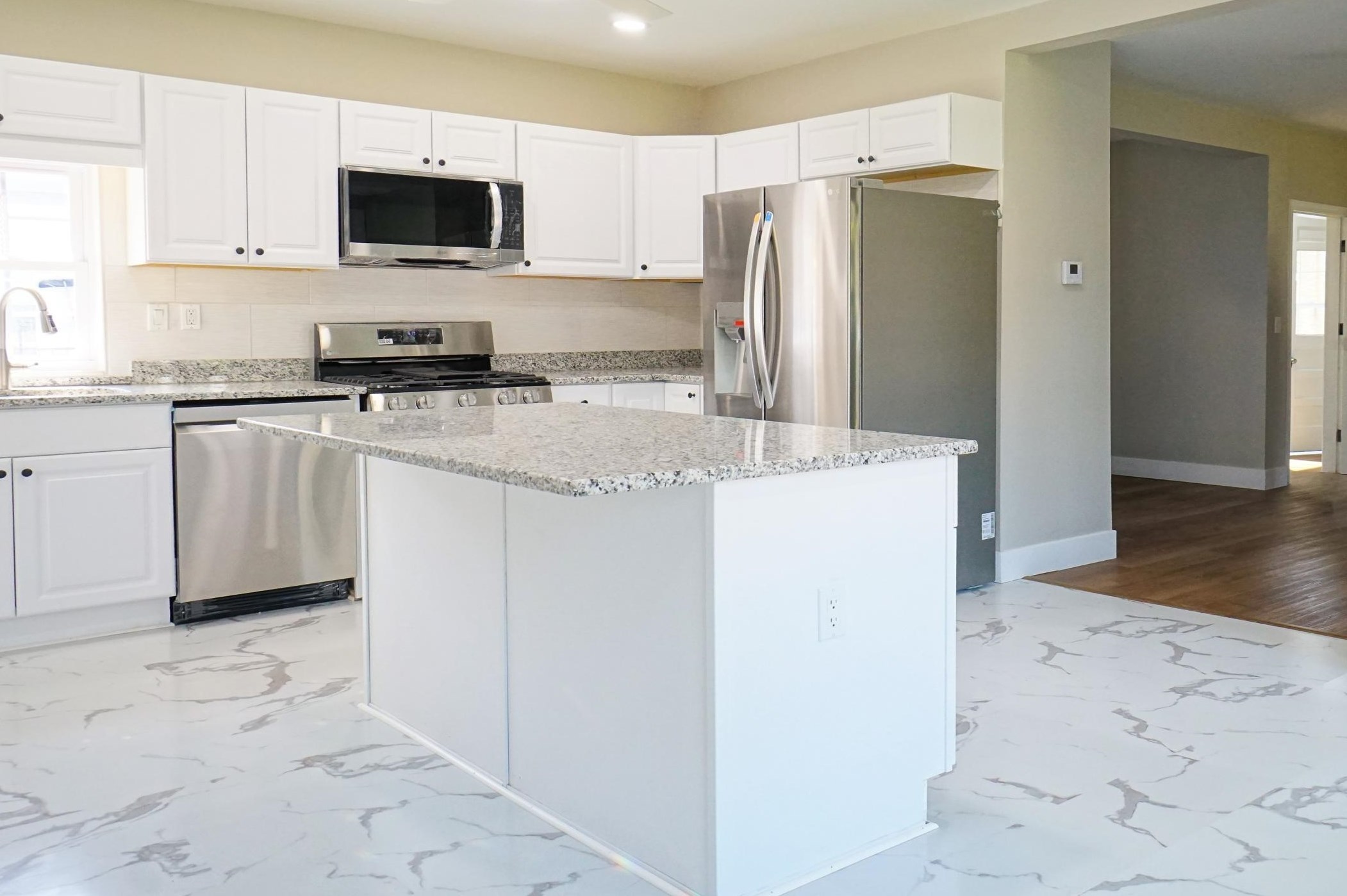 11 Elm St, Manchester NH 03103-7241 exterior