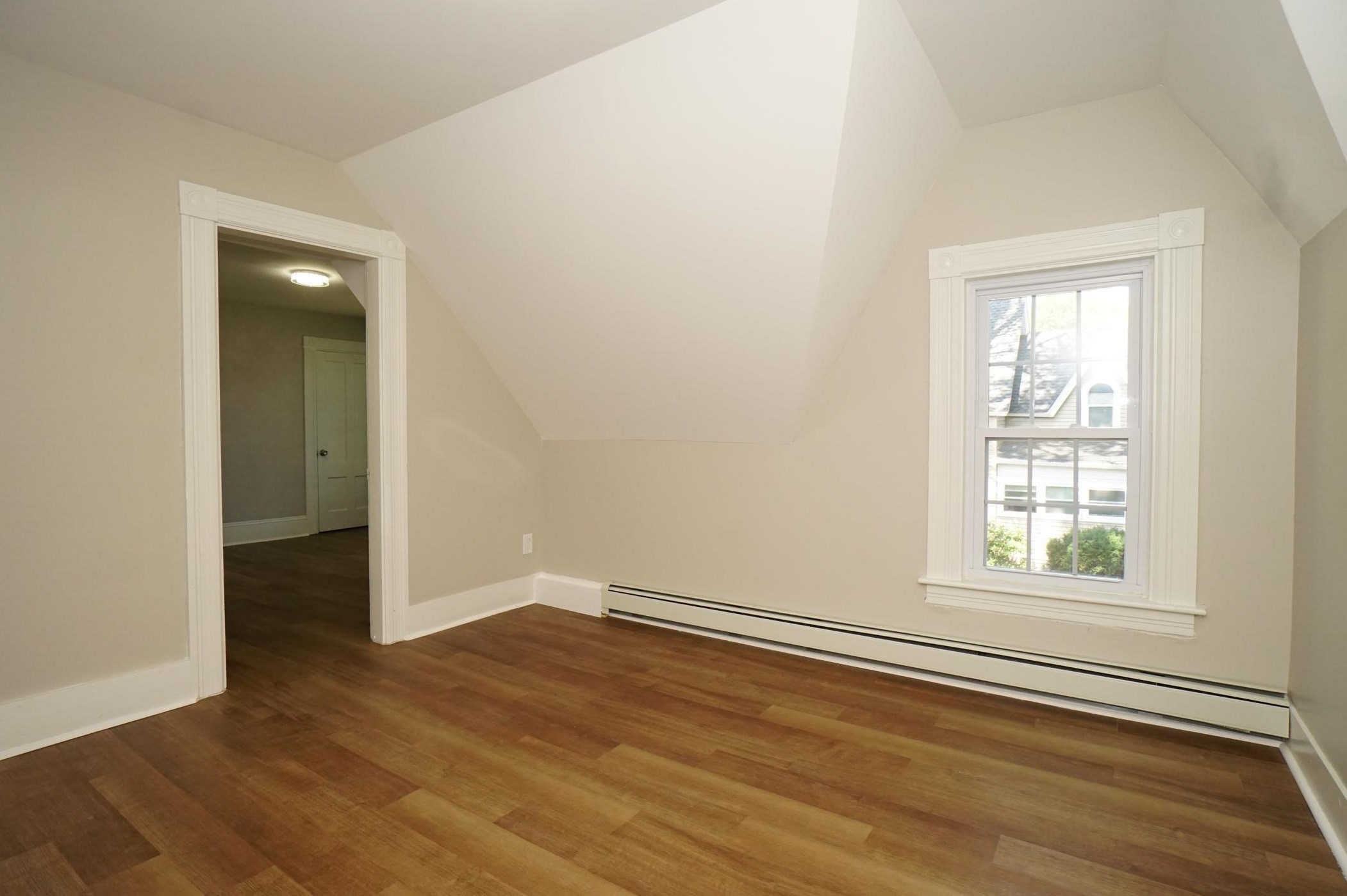 11 Elm St, Manchester NH 03103-7241 exterior