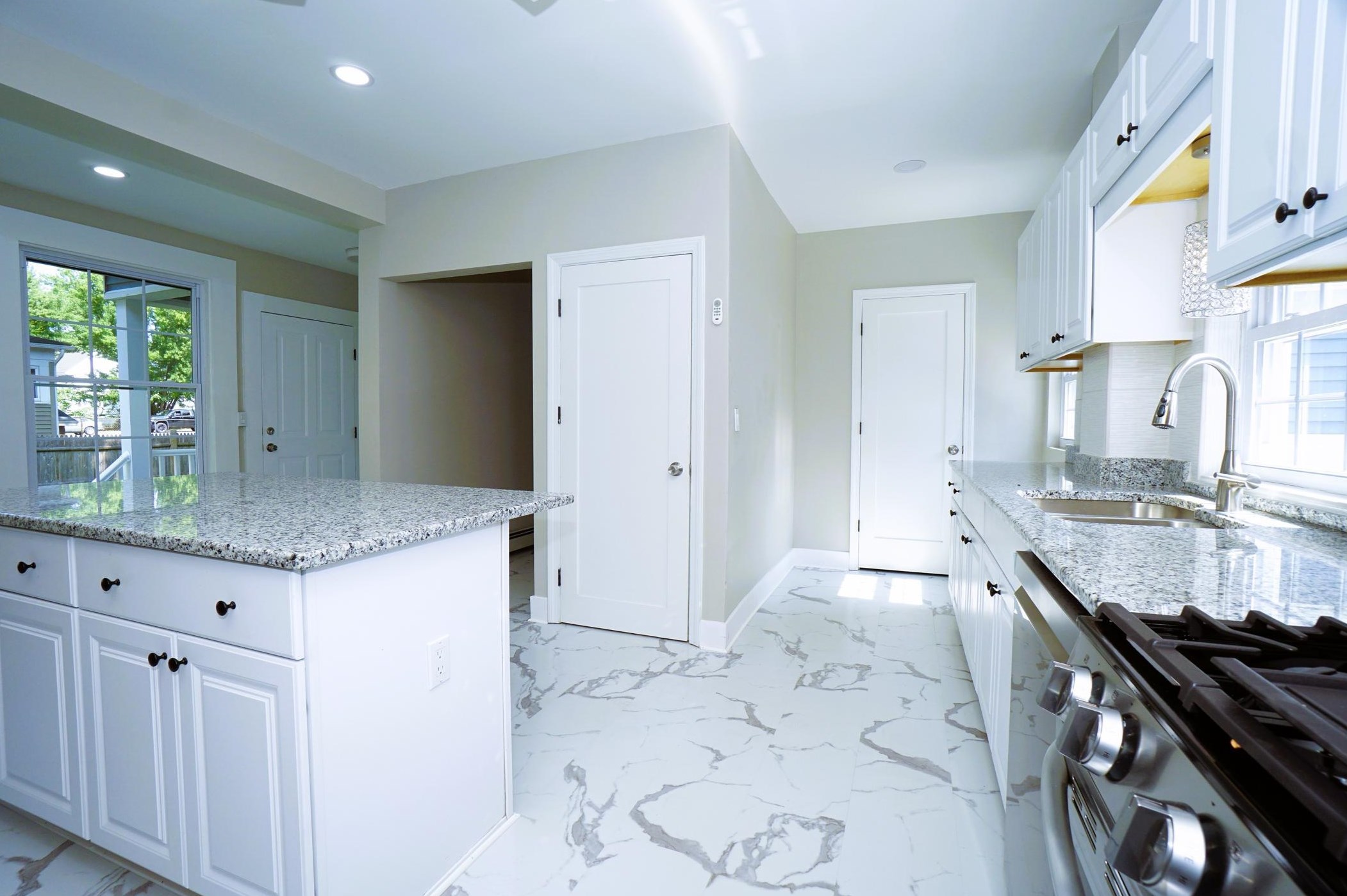 11 Elm St, Manchester NH 03103-7241 exterior