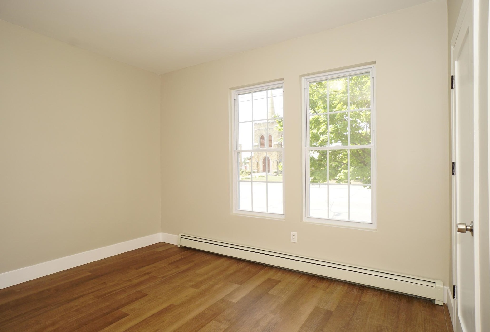 11 Elm St, Manchester NH 03103-7241 exterior