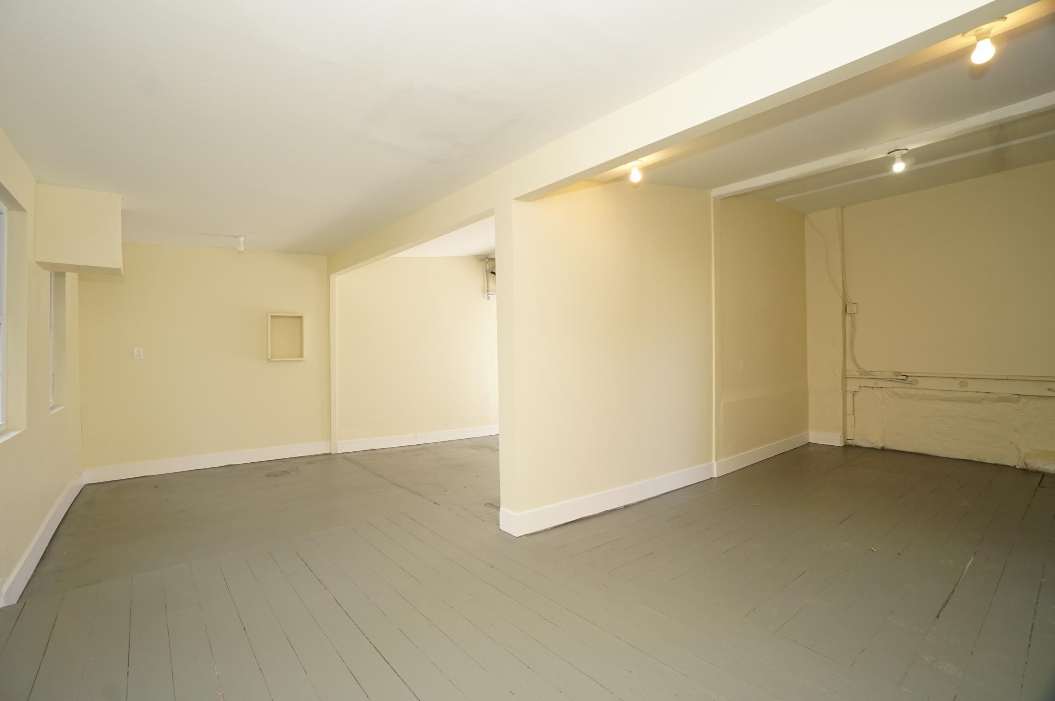 11 Elm St, Manchester NH 03103-7241 exterior