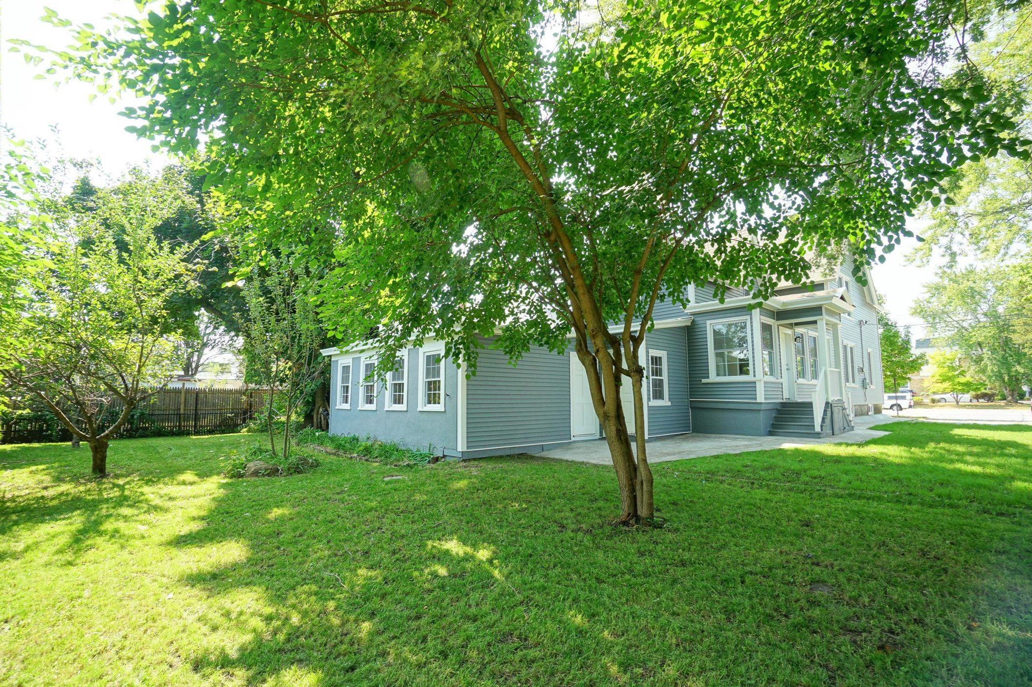 11 Elm St, Manchester NH 03103-7241 exterior