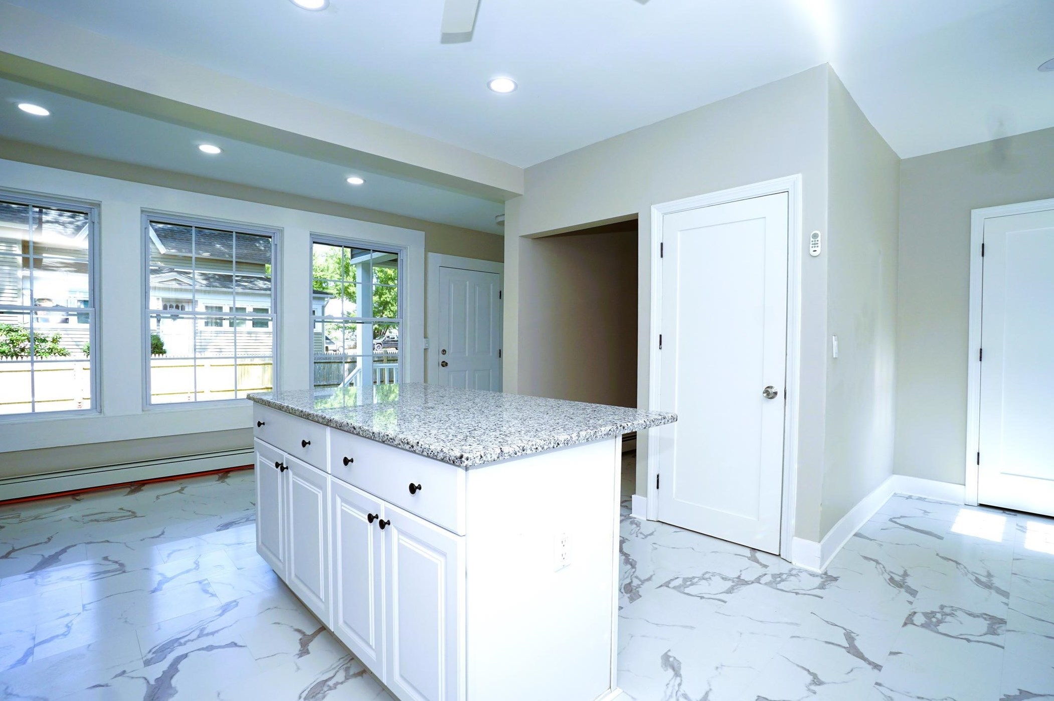 11 Elm St, Manchester NH 03103-7241 exterior