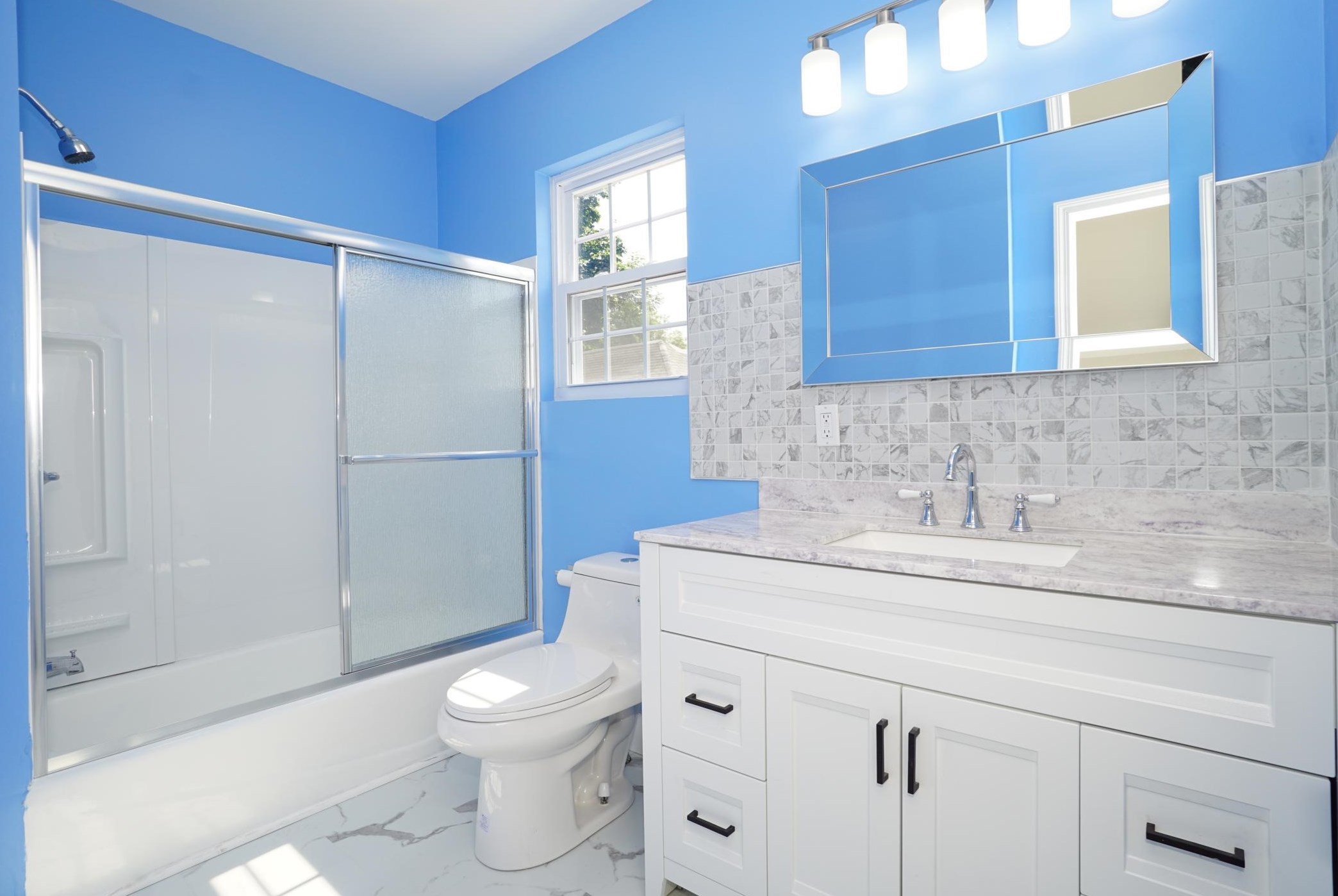 11 Elm St, Manchester NH 03103-7241 exterior