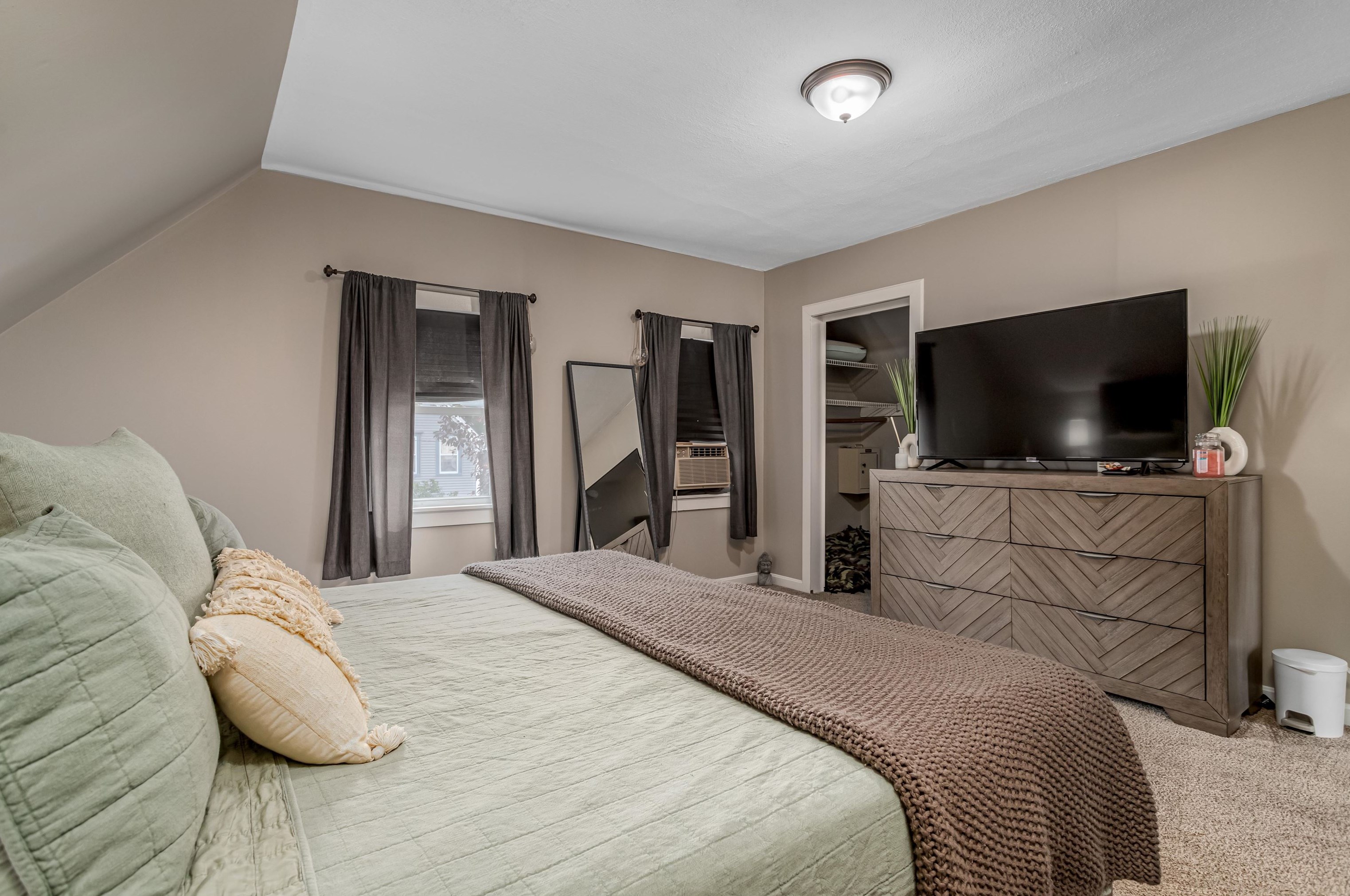 80 Sagamore St, Manchester NH  03104-3661 exterior