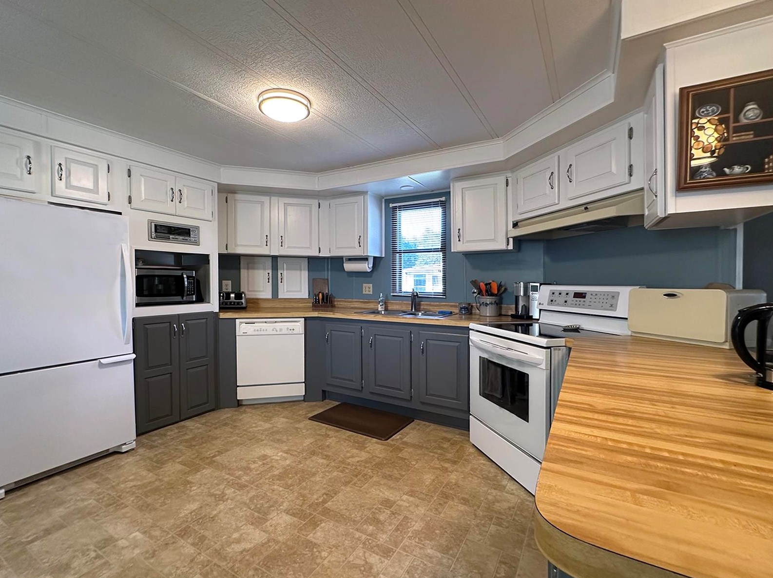 44 Monadnock Dr, Rochester, NH 03867
