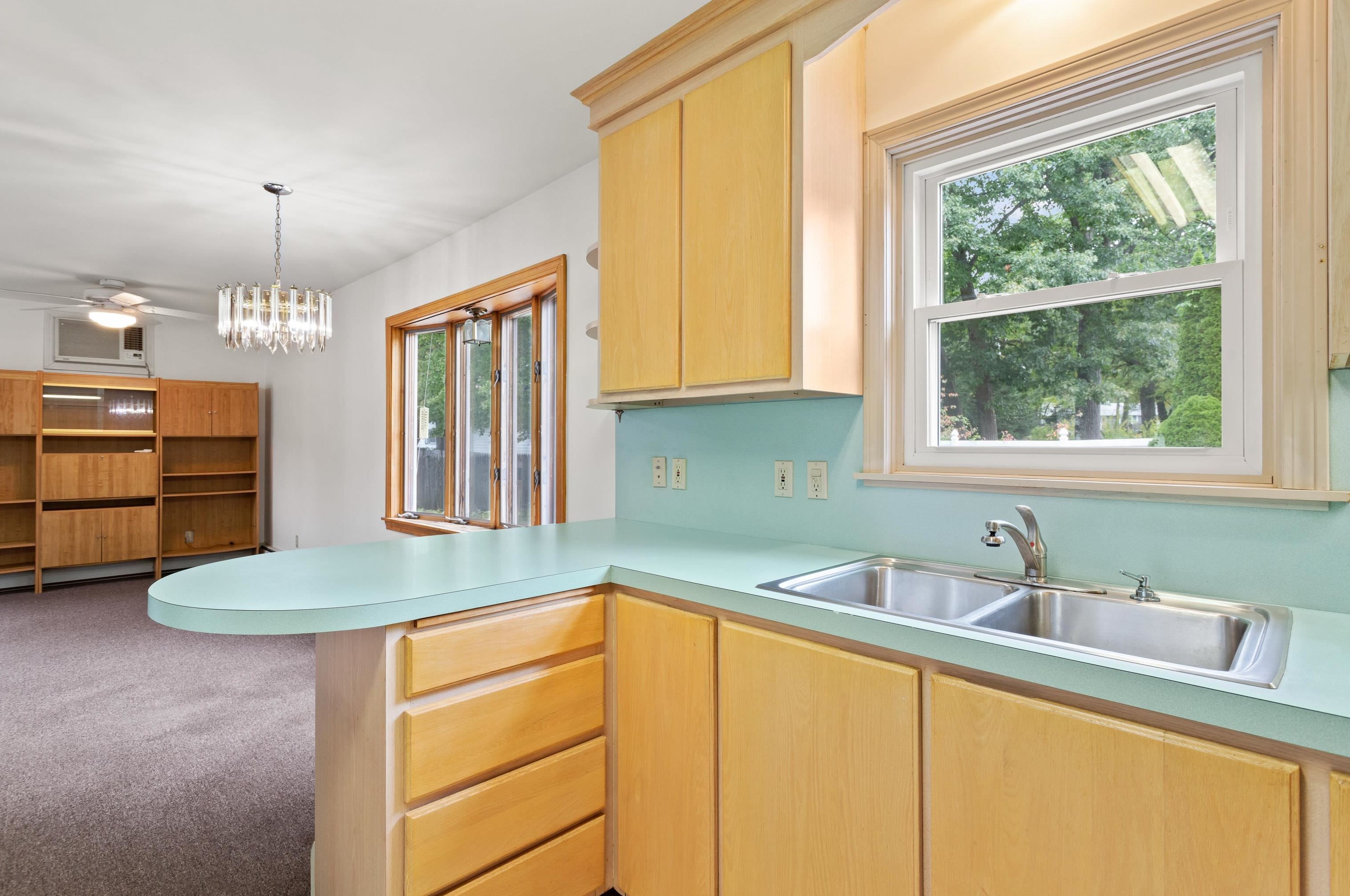 176 Porter St, Manchester NH 03103-2839 exterior