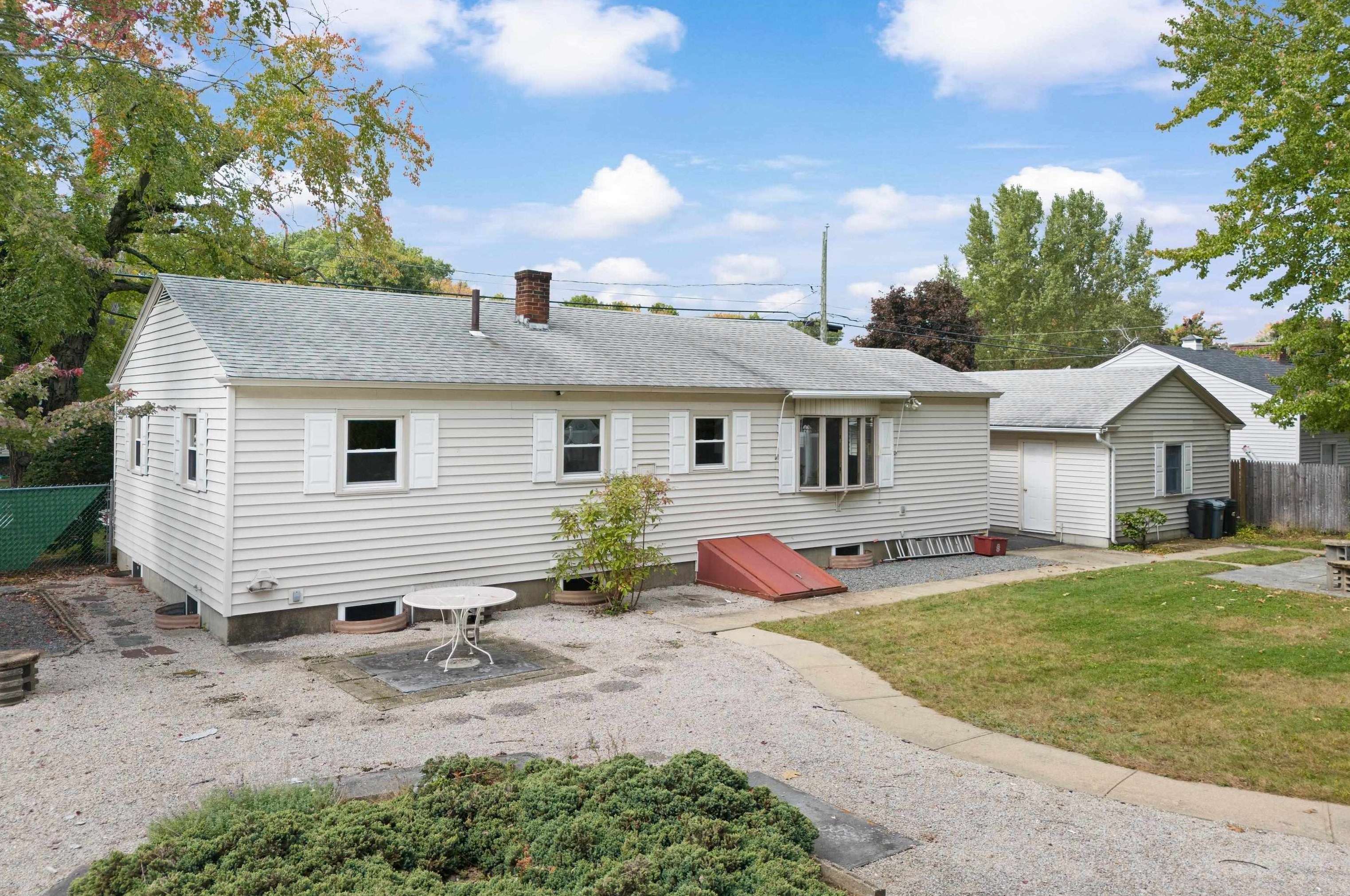 176 Porter St, Manchester NH 03103-2839 exterior