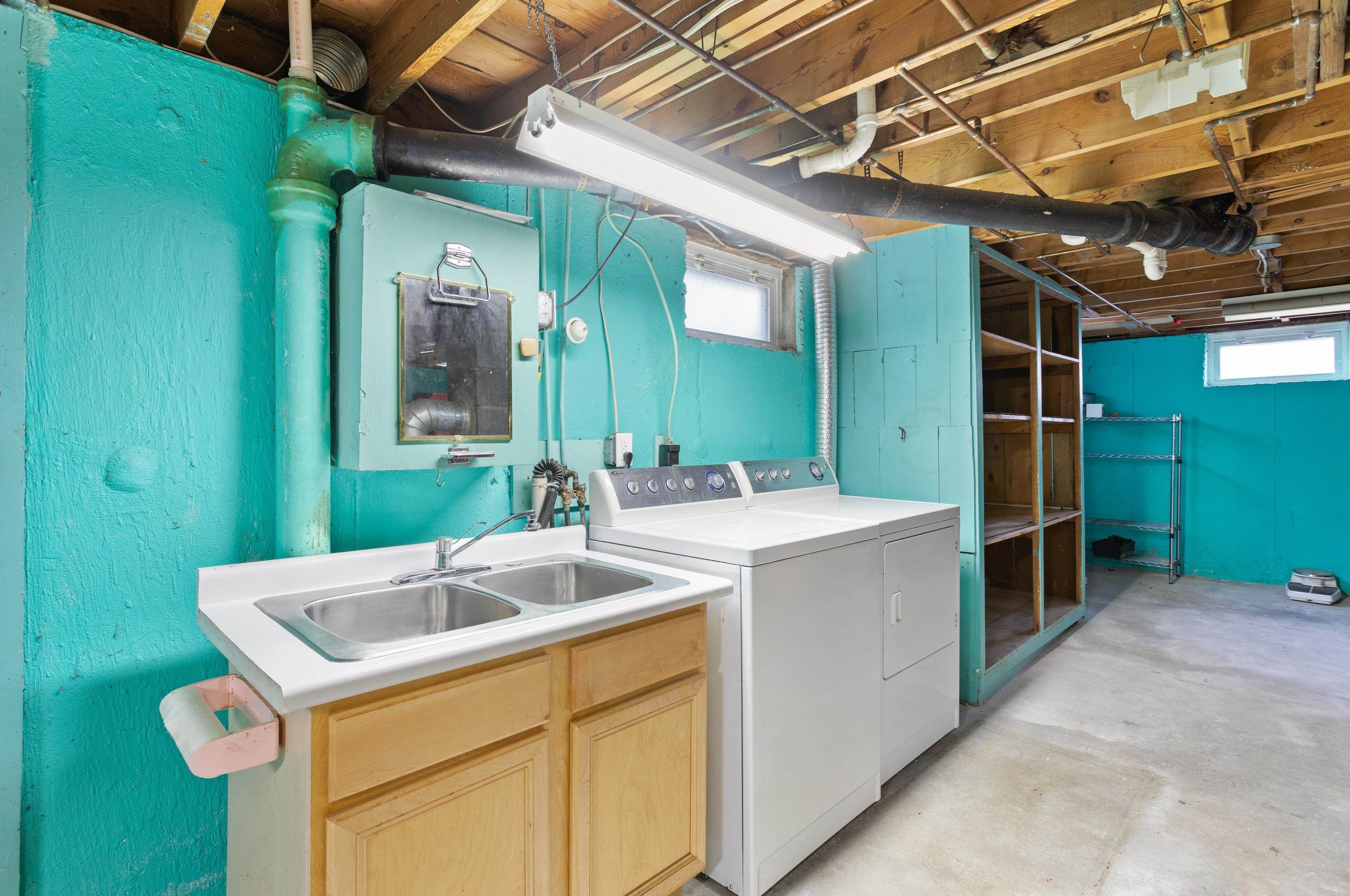 176 Porter St, Manchester NH 03103-2839 exterior