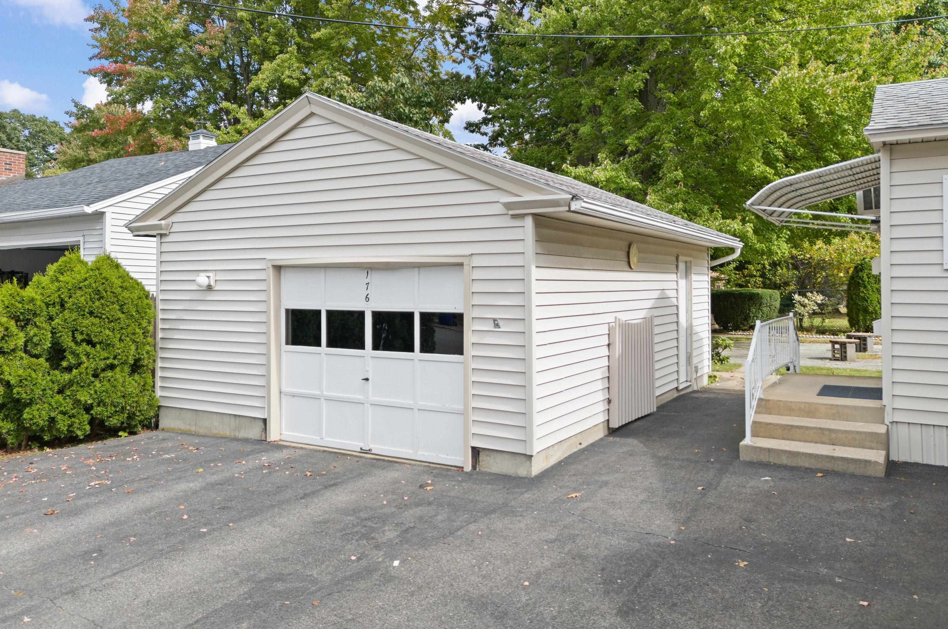 176 Porter St, Manchester NH 03103-2839 exterior