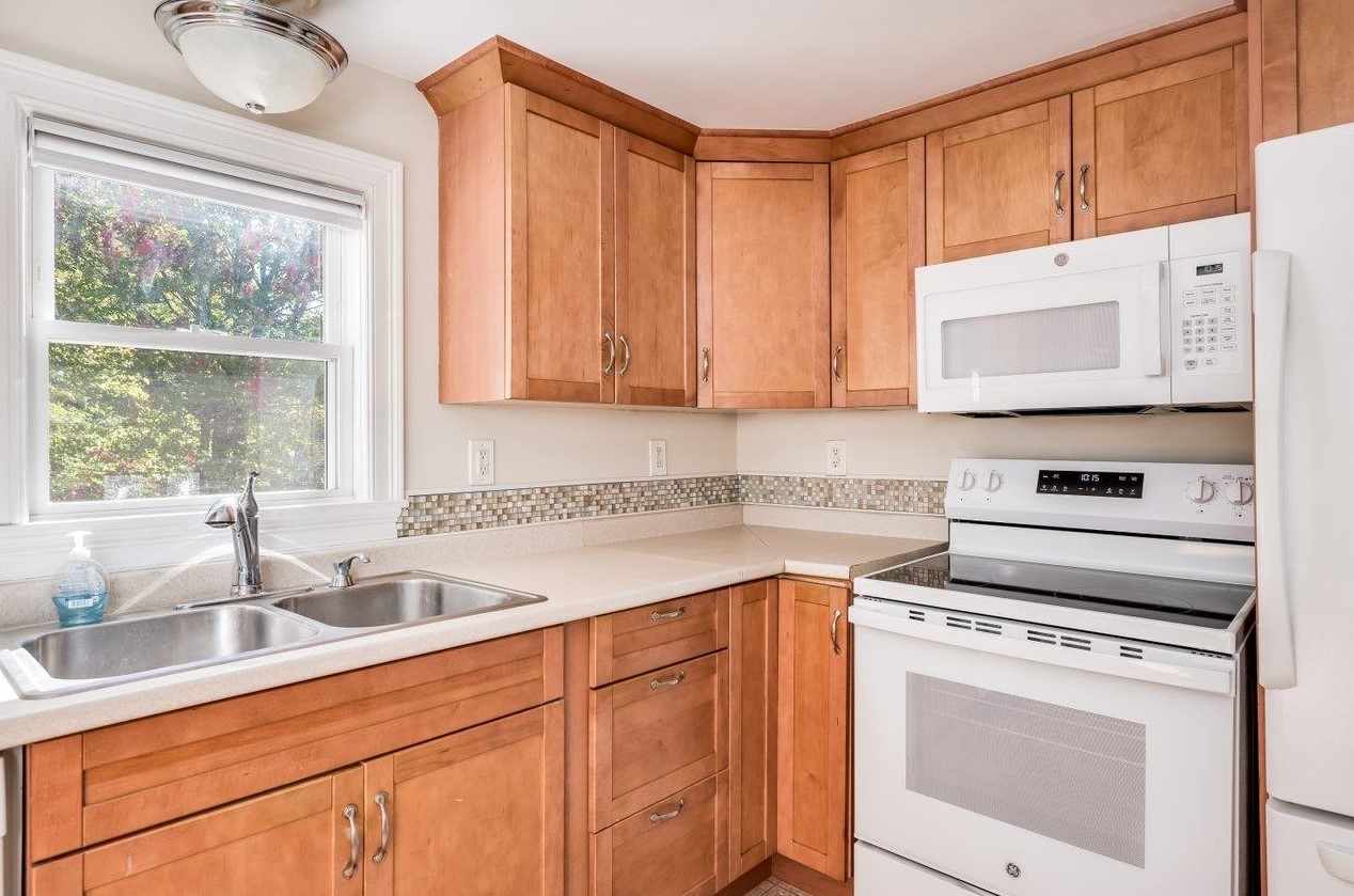 146 Back Riv Rd, Dover NH exterior