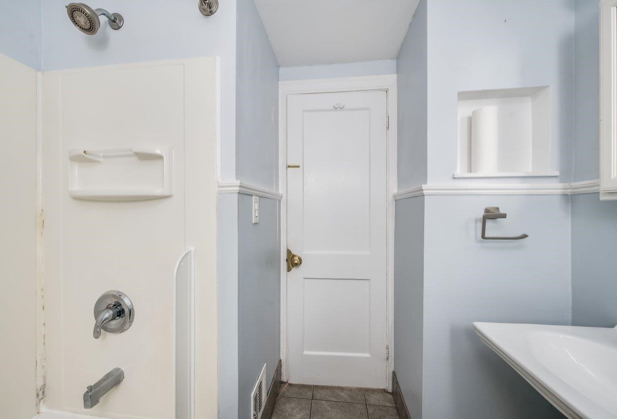 146 Back Riv Rd, Dover NH exterior