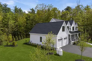 18 Grand Ave, Bedford, NH 03110 - Photo 5
