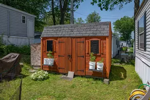 139 Rockingham Rd, Derry, NH 03038 - Photo 11