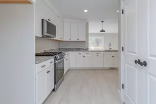 30 Windsor Ln, Hudson, NH 03051 - Photo 9