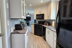 8 Barksdale Ave, Londonderry, NH 03053 - Photo 15