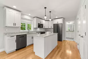 43 Hampton Rd, Exeter, NH 03833 - Photo 3