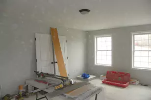 317 Karatzas Avenue, Manchester, NH 03104 - Photo 9