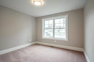 8 Hikers Ln, Nashua, NH 03062 - Photo 13