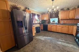 266 Madison Ave, Berlin, NH 03570 - Photo 3