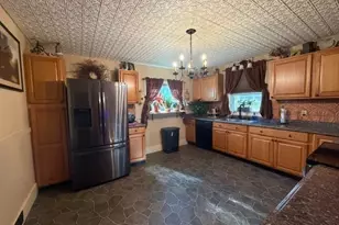 266 Madison Ave, Berlin, NH 03570 - Photo 5