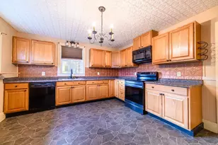 266 Madison Ave, Berlin, NH 03570 - Photo 9