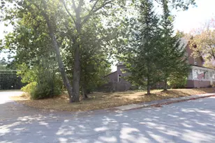 13 Maple St, Lincoln, NH 03251 - Photo 11