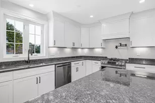 9 Cornstalk Ln, Pelham, NH 03076 - Photo 5