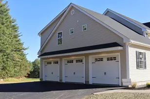 9 Cornstalk Ln, Pelham, NH 03076 - Photo 5