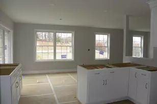 302 Karatzas Avenue, Manchester, NH 03104 - Photo 3