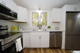 42 Woodfield St, Nashua, NH 03062 - Photo 3