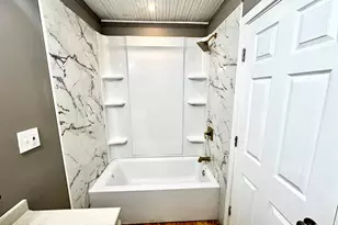 23 Oak St, Derry, NH 03038 - Photo 9