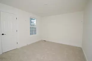 33A Griffin Rd, Hudson, NH 03051 - Photo 9