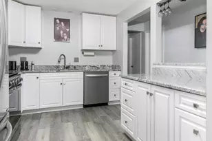 23 Country Club Dr, Manchester, NH 03102 - Photo 7