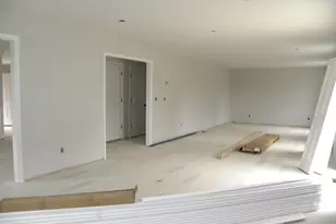 304 Karatzas Avenue, Manchester, NH 03104 - Photo 3