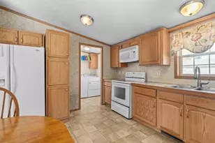 8 Perimeter Dr, Rochester, NH 03867 - Photo 3