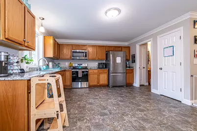 81 Marathon Way, Manchester, NH 03109 - Photo 5