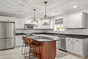 37 Dugout Rd, Hudson, NH 03051 - Photo 9