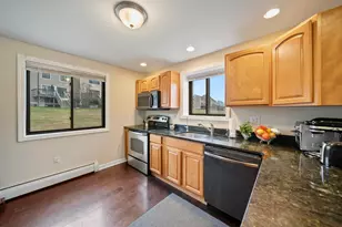 69 Bayberry Ln, Londonderry, NH 03053 - Photo 9