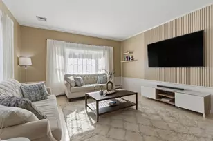 276 N Amherst Rd, Bedford, NH 03110 - Photo 9