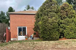 69 Oakridge Dr, Londonderry, NH 03053 - Photo 3