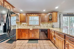 17 Schaefer Cir, Hudson, NH 03051 - Photo 3