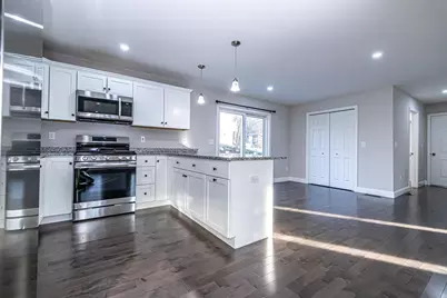 29 Derry Street, Hudson, NH 03051 - Photo 5