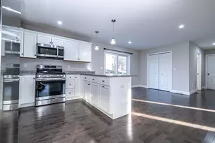 29 Derry St, Hudson, NH 03051 - Photo 5