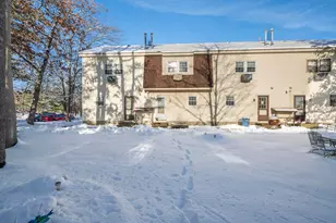 130 Golfview Dr, Manchester, NH 03102 - Photo 3