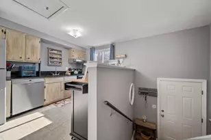 905 Mammoth Rd, Manchester, NH 03104 - Photo 9