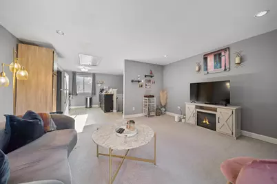 905 Mammoth Road #10, Manchester, NH 03104 - Photo 5